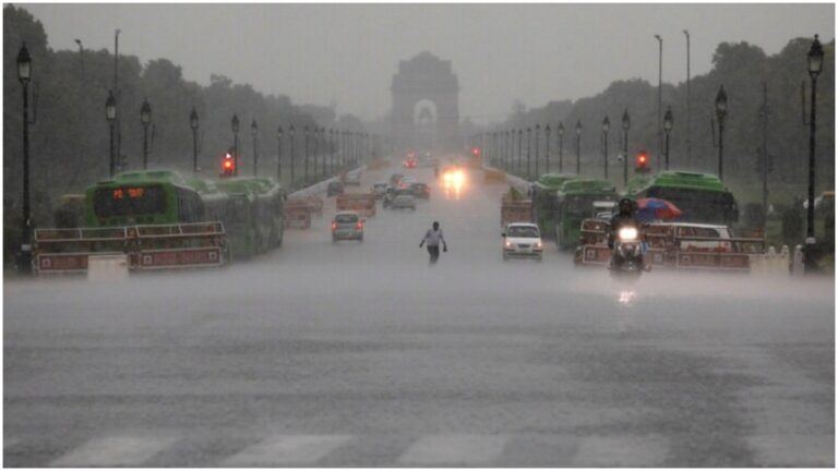 Delhi-NCR में बारिश और तेज हवाओं के चलते प्रदूषण हुआ कम, हालात सुधरने की उम्मीद
