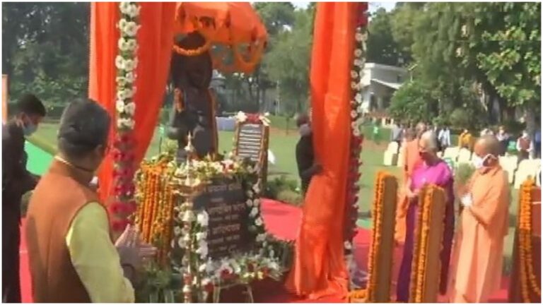 उत्तर प्रदेश : मुख्यमंत्री योगी आदित्यनाथ ने किया भगवान धन्वंतरि की प्रतिमा का अनावरण