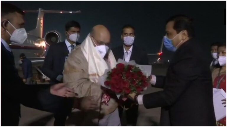 गुवाहाटी पहुंचे गृह मंत्री अमित शाह, चुनाव पूर्व तैयारियों का लेंगे जायजा