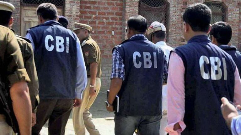 बांदा : जेई पर 10 साल तक 50 बच्चों से यौन शोषण का आरोप, CBI ने किया पत्नी को गिरफ्तार