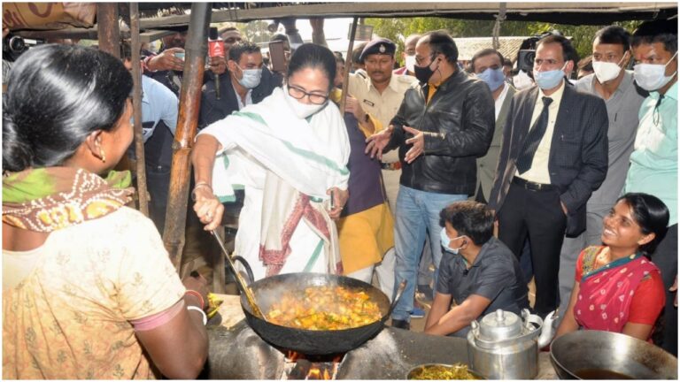 TMC ने ‘दीदी’ के खिलाफ ट्वीट को लेकर कैलाश विजयवर्गीय पर साधा निशाना, आदिवासी गांव में खाना पकाती नजर आईं थी ममता बनर्जी