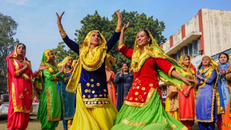 Lohri 2021: पंजाब, हरियाणा, हिमाचल प्रदेश, उत्तराखंड के किसानों के लिए क्यों खास है लोहड़ी ?
