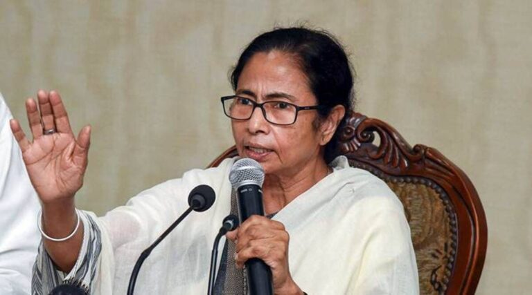 ममता बनर्जी ने किया ऐलान,पश्चिम बंगाल के लोगों को फ्री में लगेगा कोरोना का टीका