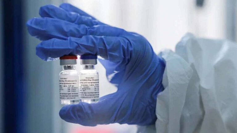 भारत में ऑक्सफोर्ड और भारत बायोटेक के Covid-19 टीकों के सीमित आपात इस्तेमाल को मंजूरी मिली