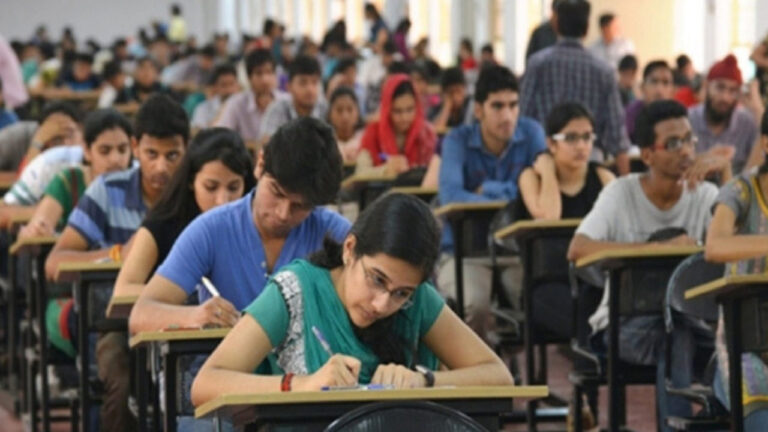 संसदीय समिति ने शिक्षा मंत्रालय को दिया सुझाव, Board Exam में Question Bank से बाहर ना पूछें सवाल