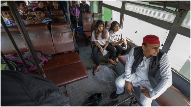 अखिलेश यादव ने बेटियों संग किया रोडवेज बस से सफर, बोले- 2022 में यूपी रोडवेज़ में चलवाएंगे वर्ल्ड क्लास बस
