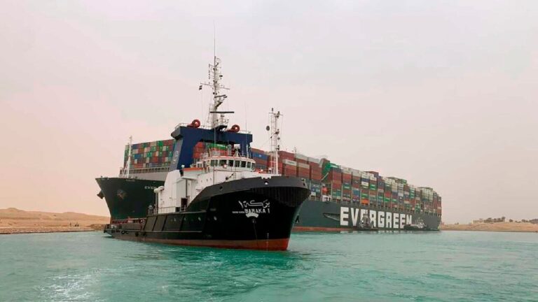 Suez Canal Blockage : स्वेज नहर में पांचवें दिन भी फंसा हुआ है विशालकाय जहाज