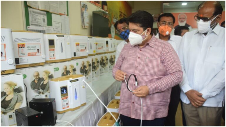 सांसद मनोज कोटक द्वारा कोरोना मरीजो के लिये सुरक्षा रक्षक के रूप में दिया गया ऑक्सीजन कंसंट्रेटर