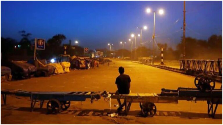 Maharashtra Curfew Guidelines : महाराष्ट्र सरकार ने Covid -19 पर काबू पाने के लिए लगाई ‘लॉकडाउन’ जैसी सख्तपाबंदियां, एक मई  सुबह सात बजे तक रहेंगी लागू.   पाबंदियां लागू