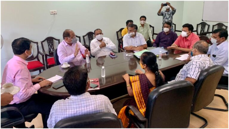 Covid-19 Vaccination : टीकाकरण अभियान नागरिकों तक पहुंचाने के प्रयास में जुटे बीजेपी सांसद गोपाल शेट्टी
