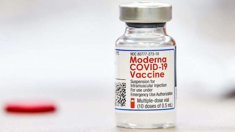 जानिए कितना सुरक्षित है मॉडर्ना की Covid Vaccine और कैसे करेगी कोरोना वायरस से बचाव?