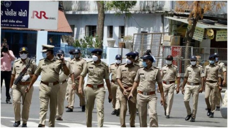 Gujarat में Covid-19 दिशा-निर्देशों का पालन सुनिश्चित करने के लिये एक लाख से अधिक पुलिसकर्मी तैनात
