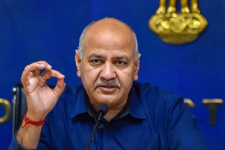 ऑक्सीजन ऑडिट रिपोर्ट पर भाजपा ने केजरीवाल को घेरा, सिसोदिया ने आरोपों को किया खारिज