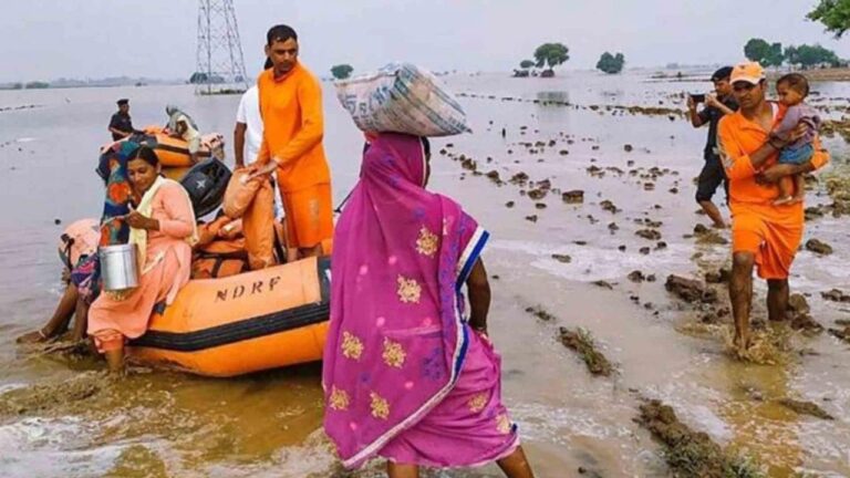 Madhya Pradesh Floods : बाढ़ से 1250 से ज़्यादा गांव प्रभावित, 6 हजार लोगों को बचाया गया
