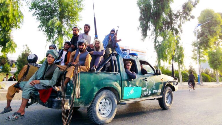 Afghanistan : काबुल की ऊंची इमारतें और चकाचौंध देखकर हैरान हैं युवा तालिबान लड़ाके