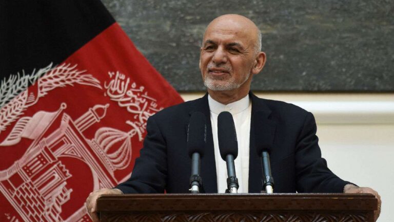Afghanistan : नकदी से भरे हेलीकॉप्टर में काबुल से भागे थे राष्ट्रपति अशरफ गनी-मीडिया रिपोर्ट में दावा