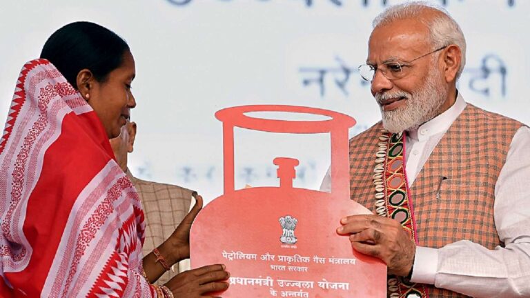 उज्ज्वला योजना विफल, गरीबों को 400 रुपये का गैस सिलेंडर मुहैया कराया जाए: कांग्रेस