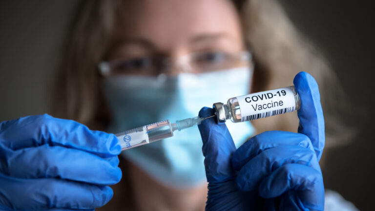 COVID-19 Update: देश में कोरोना वायरस संक्रमण के 5,379 नए मामले सामने, 27 और लोगों की मौत