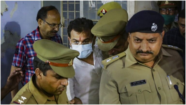 Lakhimpur Kheri Violence: 12 घंटे की पूछताछ के बाद केंद्रीय मंत्री का बेटा आशीष मिश्रा गिरफ्तार, जेल भेजा गया