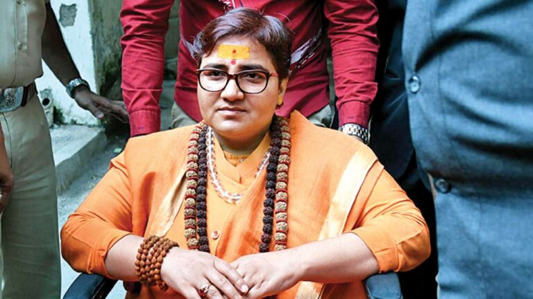 Madhya Pradesh : ‘लापता’ होने के पोस्टरों से प्रज्ञा ठाकुर हुईं नाराज, कहा-देशद्रोहियों के लिए नहीं है कोई जगह