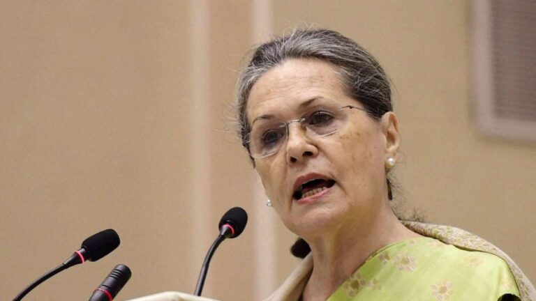 सोनिया ने पार्टी में अनुशासन और एकजुटता पर जोर दिया, मोदी सरकार पर निशाना साधा