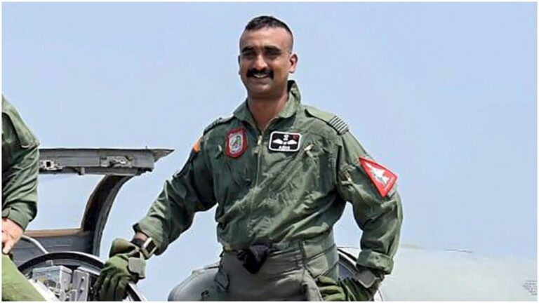 बालाकोट एयर स्‍ट्राइक के हीरो विंग कमांडर अभिनंदन को मिला प्रमोशन, भारतीय वायुसेना में बने ग्रुप कैप्टन