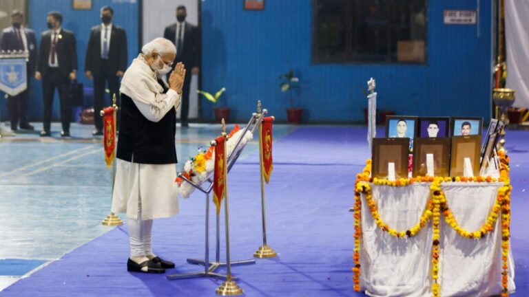 प्रधानमंत्री नरेंद्र मोदी ने जनरल बिपिन रावत को दी श्रद्धांजलि, कहा- ”भारत उनके बहुमूल्य योगदान को कभी नहीं भूलेगा”