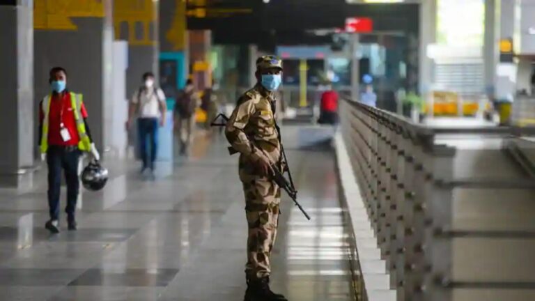 CISF Recruitment 2022: सेंट्रल इंडस्ट्रियल सिक्योरिटी फोर्स (CISF) ने निकाली बंपर वैकेंसी, 40 हजार प्रतिमाह मिलेगी सैलरी, जल्द करें आवेदन