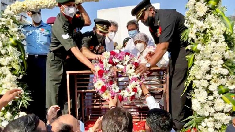 अनंत में विलीन हुईं ‘स्वर कोकिला’ लता मंगेशकर, राजकीय सम्मान के साथ किया गया अंतिम संस्कार
