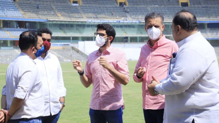 IPL 2022 : आदित्य ठाकरे ने वानखेड़े स्टेडियम का दौरा किया, आईपीएल तैयारियों का जायजा लिया