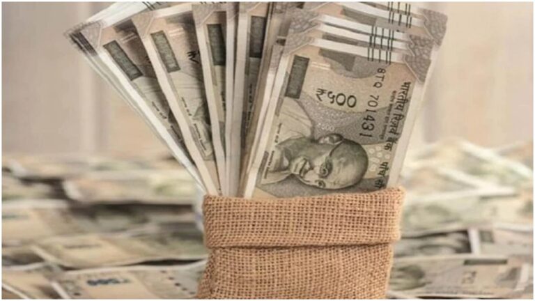 नौकरीपेशा लोगों की उम्मीदों को बड़ा झटका, EPFO ने घटाई ब्याज दर, 40 साल के न्यूनतम स्तर पर पहुंची