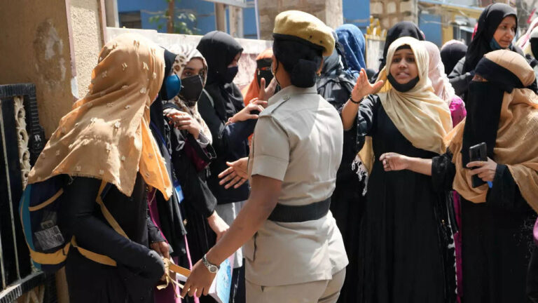 हिजाब पर कर्नाटक हाईकोर्ट के फैसले को लेकर झारखंड के कांग्रेस विधायक का विवादित बयान, बोले – BJP चला रही है अदालत