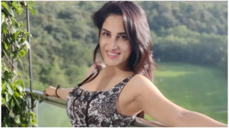 एक्ट्रेस स्मिता गोंदकर ने इंटरनेट पर काटा बवाल, सोशल मीडिया पर वायरल हुई तस्वीरें