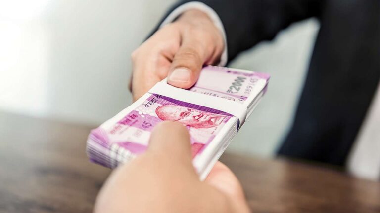 त्योहार मनाने के लिए पर्सनल लोन लेने वालों की संख्या में भारी उछाल : रिपोर्ट