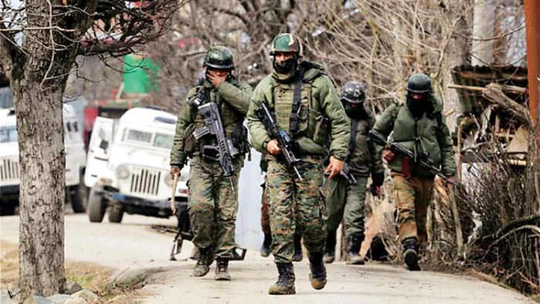 प्रधानमंत्री नरेंद्र मोदी के दौरे से पहले जम्मू में CISF की बस पर आतंकी हमला, एक ASI शहीद
