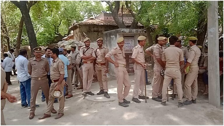 Uttar Pradesh: प्रयागराज में एक ही परिवार के पांच लोगों की मौत, हत्या की आशंका