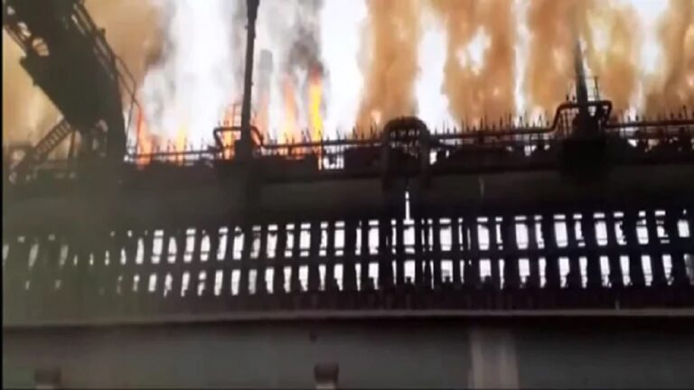 Jamshedpur Tata Steel Plant Blast : जमशेदपुर के टाटा स्टील प्लांट में भीषण आग, 3 घायल