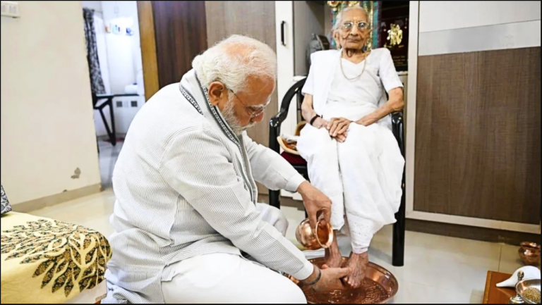 मां ने मुझे गरीब कल्याण पर ध्यान केंद्रित करने के लिए प्रेरित किया, कभी रिश्वत न लेने को कहा: प्रधानमंत्री नरेंद्र मोदी