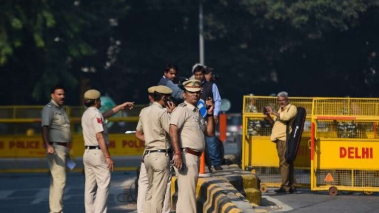 एकतरफा प्यार में फेसबुक के जरिये शादीशुदा महिला पर डाल रहा था डोरे, दिल्ली पुलिस ने दबोचा