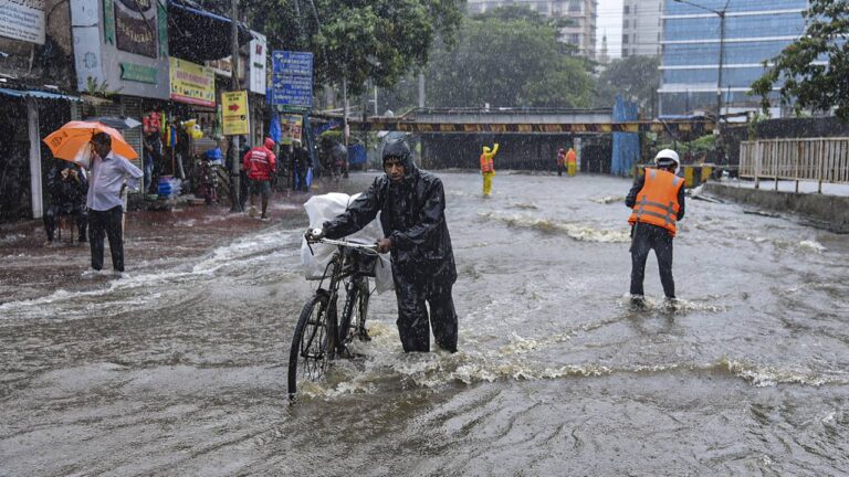 Maharashtra Rain: महाराष्ट्र में भारी बारिश से कई हिस्सों में बिगड़े हालात, 130 गांव हुए प्रभावित