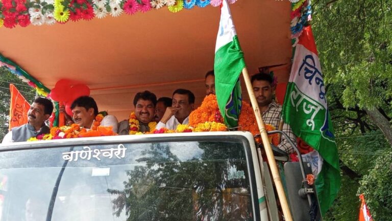 जेल से जमानत पर छूटे कांग्रेस नेता का दूध से किया गया ‘अभिषेक’, BJP हुई आगबबूला