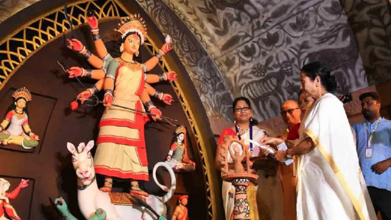 Durga Puja 2022: सीएम ममता बनर्जी का बड़ा फैसला, दुर्गा पूजा समितियों के लिए दानराशि 50 हजार से बढ़ाकर 60 हजार किया