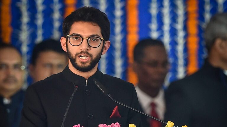 “अपनी उम्र जान लें और तब बोलें”: आदित्य ठाकरे के “धोखेबाज” कहने पर एकनाथ शिंदे का जवाब