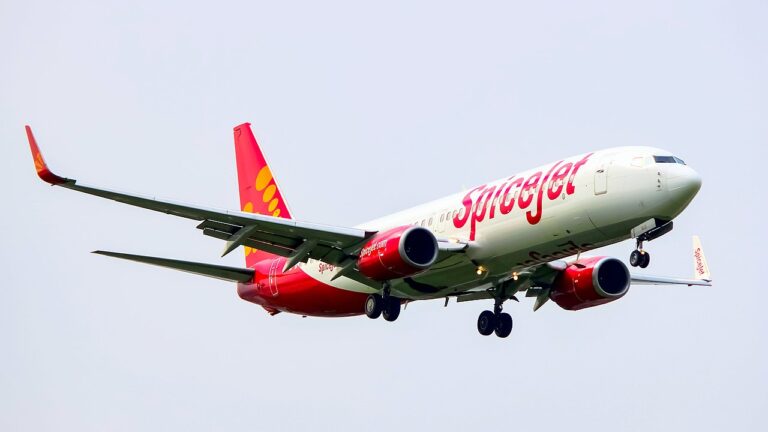 दिवाली से पहले SpiceJet के पायलटों को मिली बड़ी खुशखबरी! Salary में हुआ 20% का इजाफा
