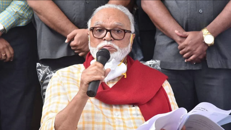 Maharashtra: विद्यालयों में देवी सरस्वती की मूर्ति का विरोध, एनसीपी नेता भुजबल ने उठाये सवाल, देवेंद्र फड़नवीस ने किया हमला