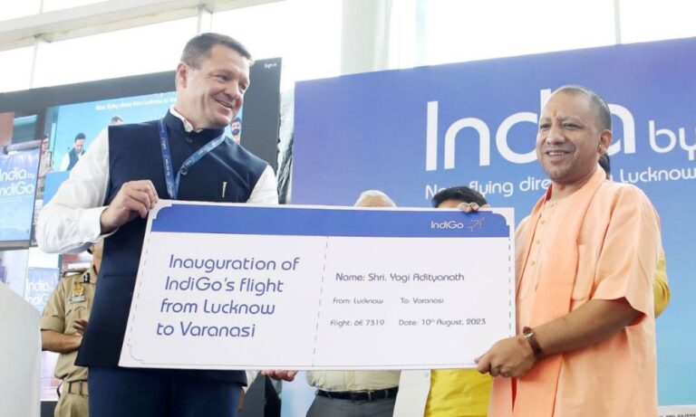 Uttar Pradesh: मुख्यमंत्री योगी आदित्यनाथ ने लखनऊ से वाराणसी के बीच पहली हवाई सेवा का किया उद्घाटन, 55 मिनट में पूरा होगा सफ़र