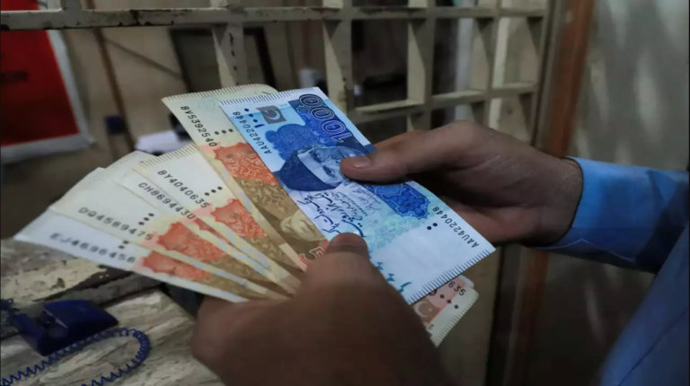 पाकिस्‍तान में भी नोटबंदी? जारी हुआ ये फरमान, वजह जानकर रह जाएंगे हैरान